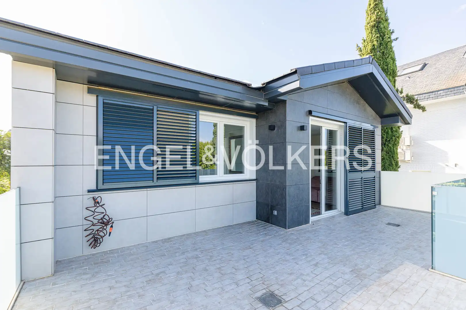 Vista exterior de Casa o xalet en venda en Pozuelo de Alarcón amb Aire condicionat, Calefacció i Jardí privat