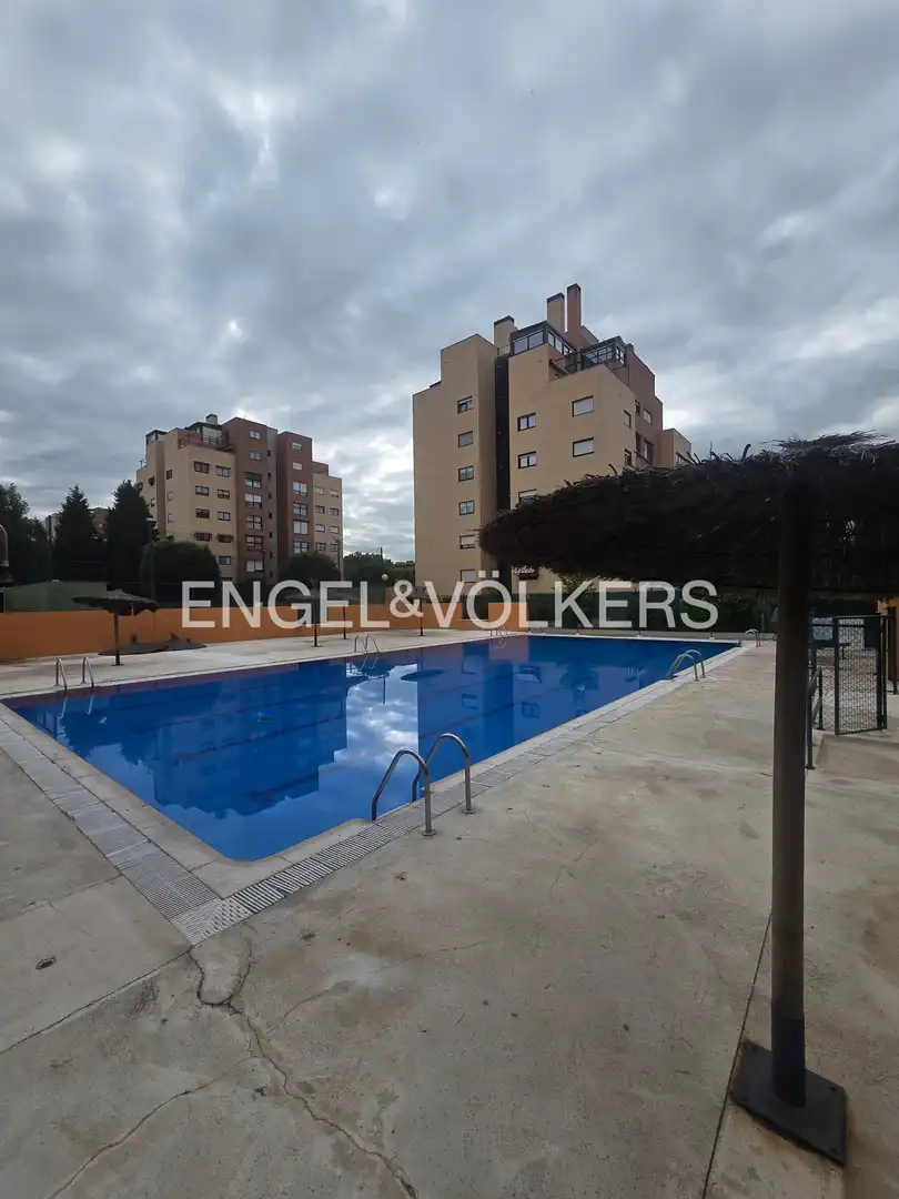 Piscina de Pis de lloguer en Alcalá de Henares amb Calefacció, Jardí privat i Traster