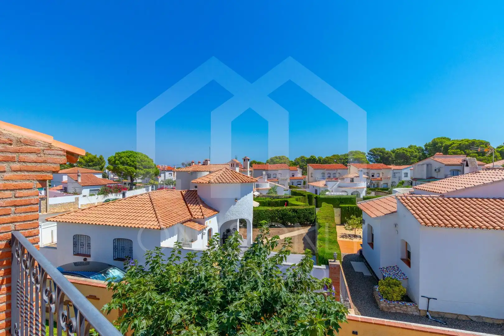 Vista exterior de Casa o xalet en venda en Mont-roig del Camp amb Aire condicionat, Calefacció i Jardí privat