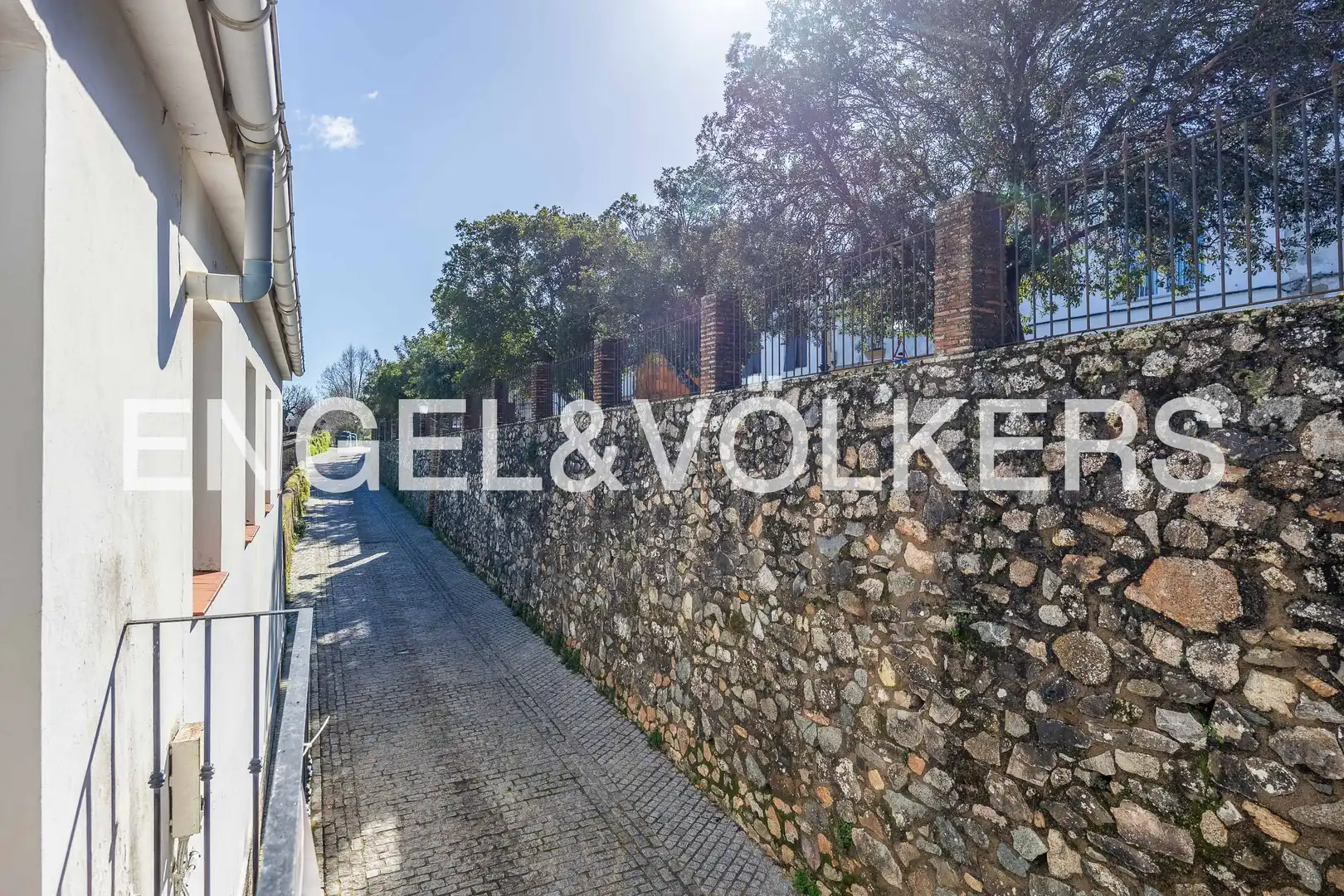 Vista exterior de Casa o xalet en venda en Cortegana amb Calefacció, Jardí privat i Terrassa