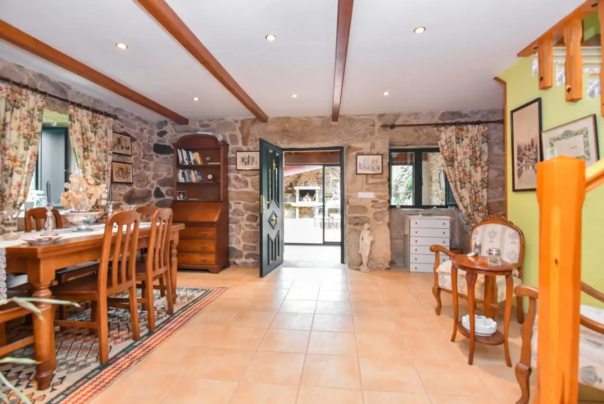 Casa o xalet en venda en Mondariz amb Jardí privat, Terrassa i Traster