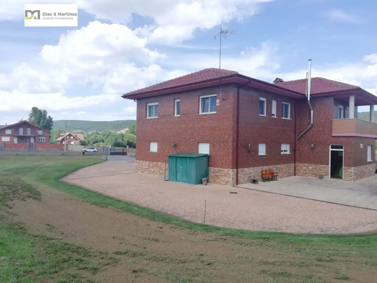 Vista exterior de Casa o chalet en venta en Santa Colomba de Curueño con Jardín privado, Parquet y Terraza