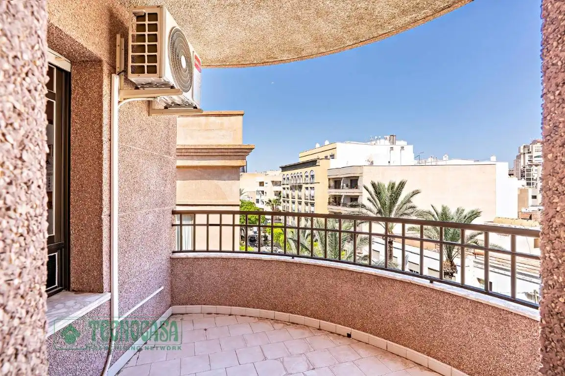 Vista exterior de Piso en venta en El Ejido con Aire acondicionado y Amueblado