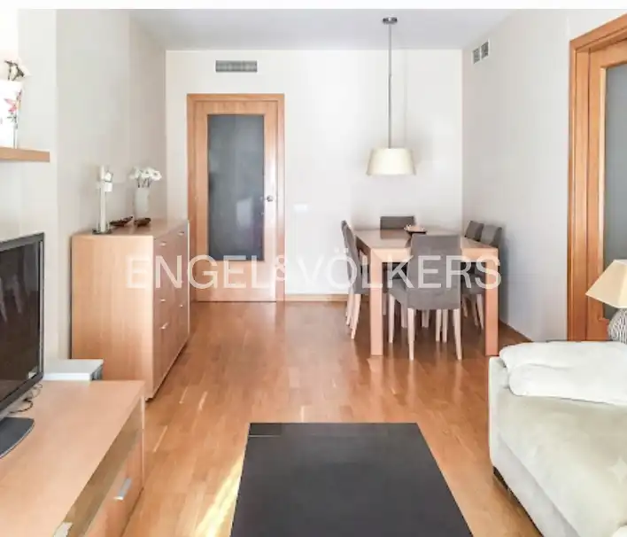 Menjador de Pis de lloguer en Viladecans amb Aire condicionat, Calefacció i Parquet