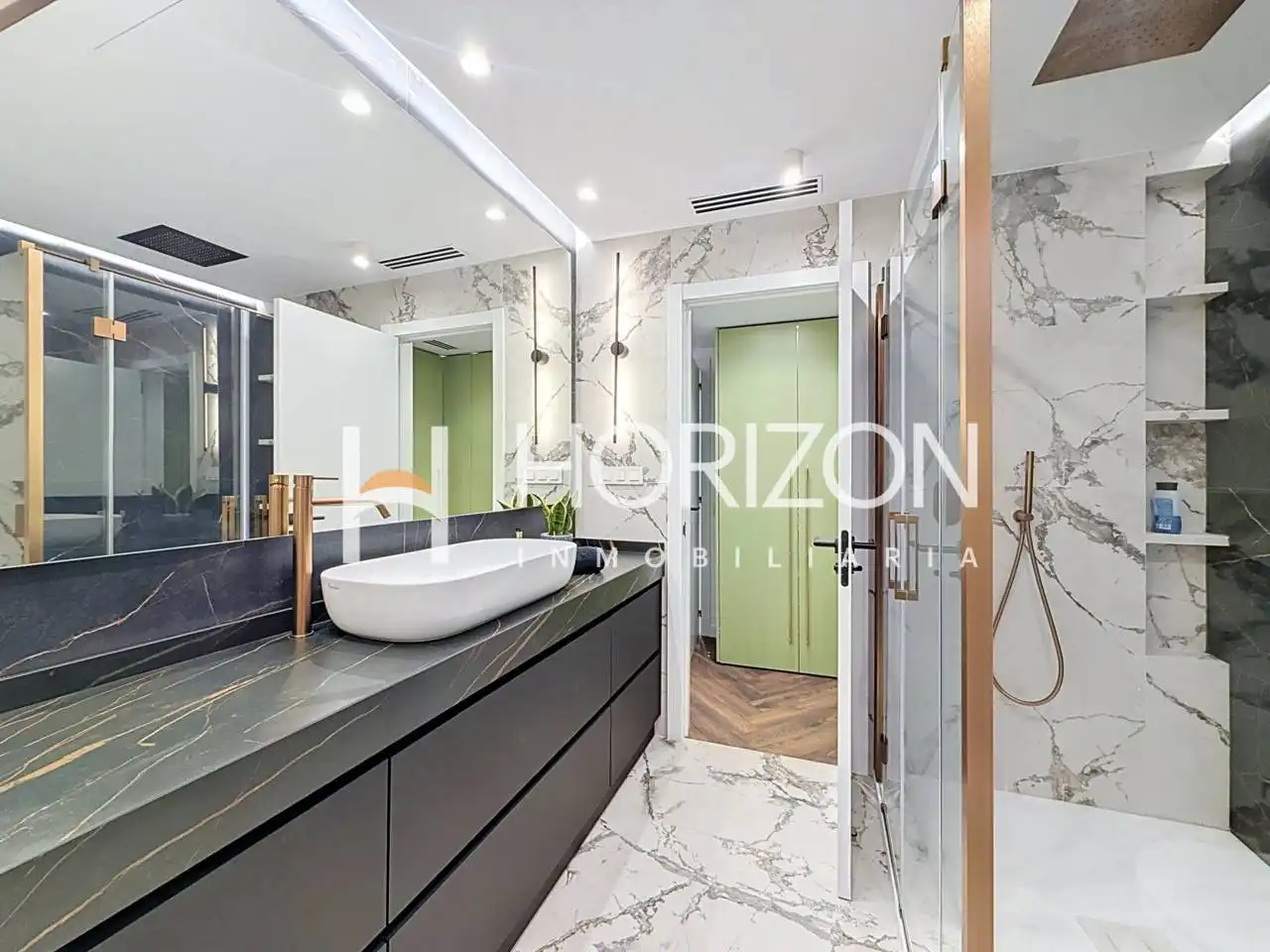 Bathroom of Flat for sale in Barcelona  with Air Conditioner, Heating and Parquet flooring