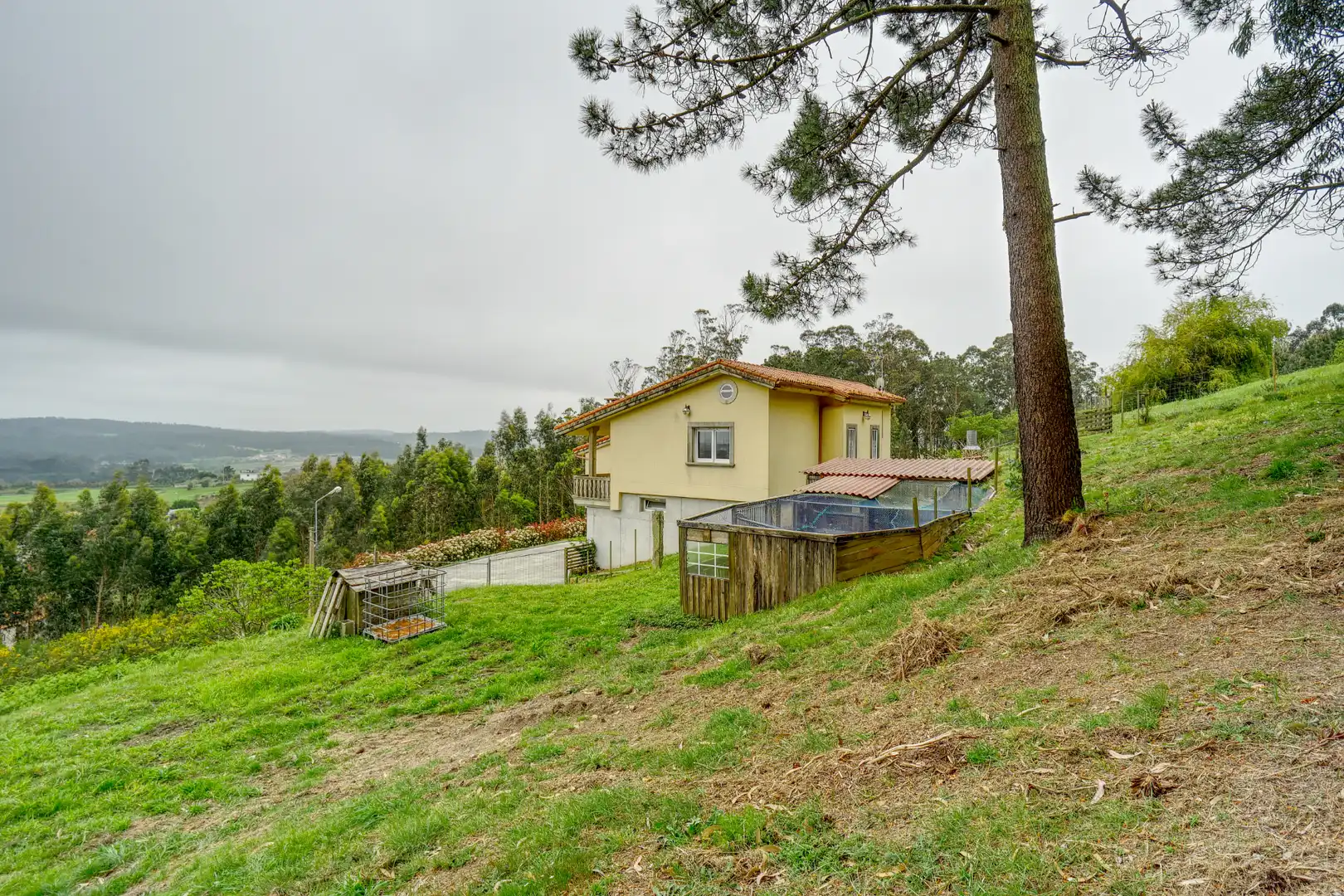 Vista exterior de Casa o xalet en venda en Malpica de Bergantiños amb Calefacció, Jardí privat i Parquet
