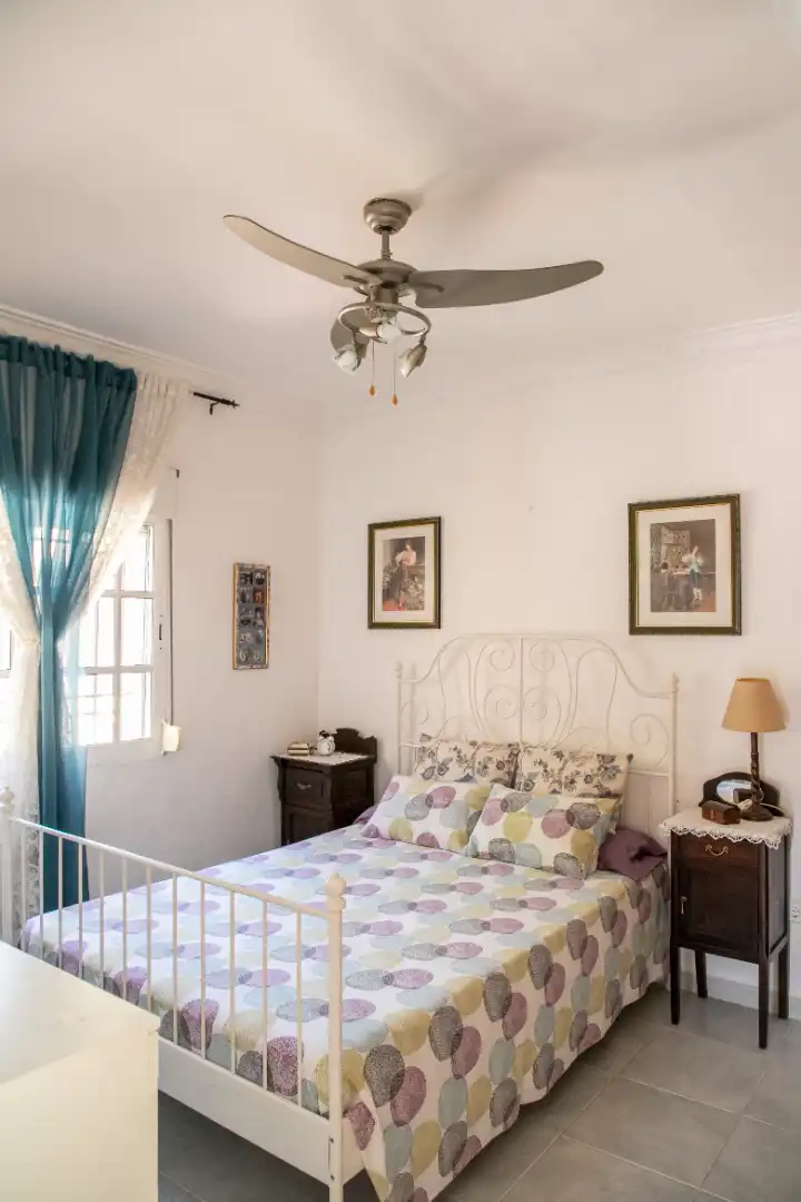 Habitación de Casa o chalet en venta en Castilleja de la Cuesta con Aire acondicionado, Calefacción y Jardín privado
