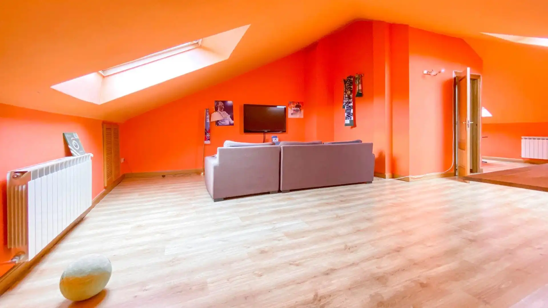 Sala de estar de Casa adosada en venta en Santa Cruz de Bezana con Calefacción, Jardín privado y Trastero