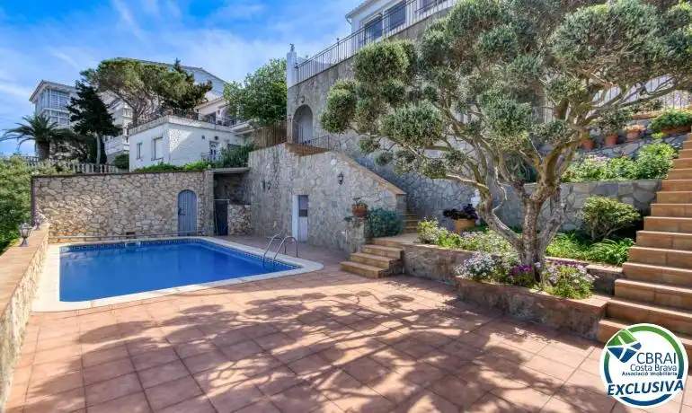 Piscina de Finca rústica en venda en Roses amb Calefacció, Jardí privat i Traster