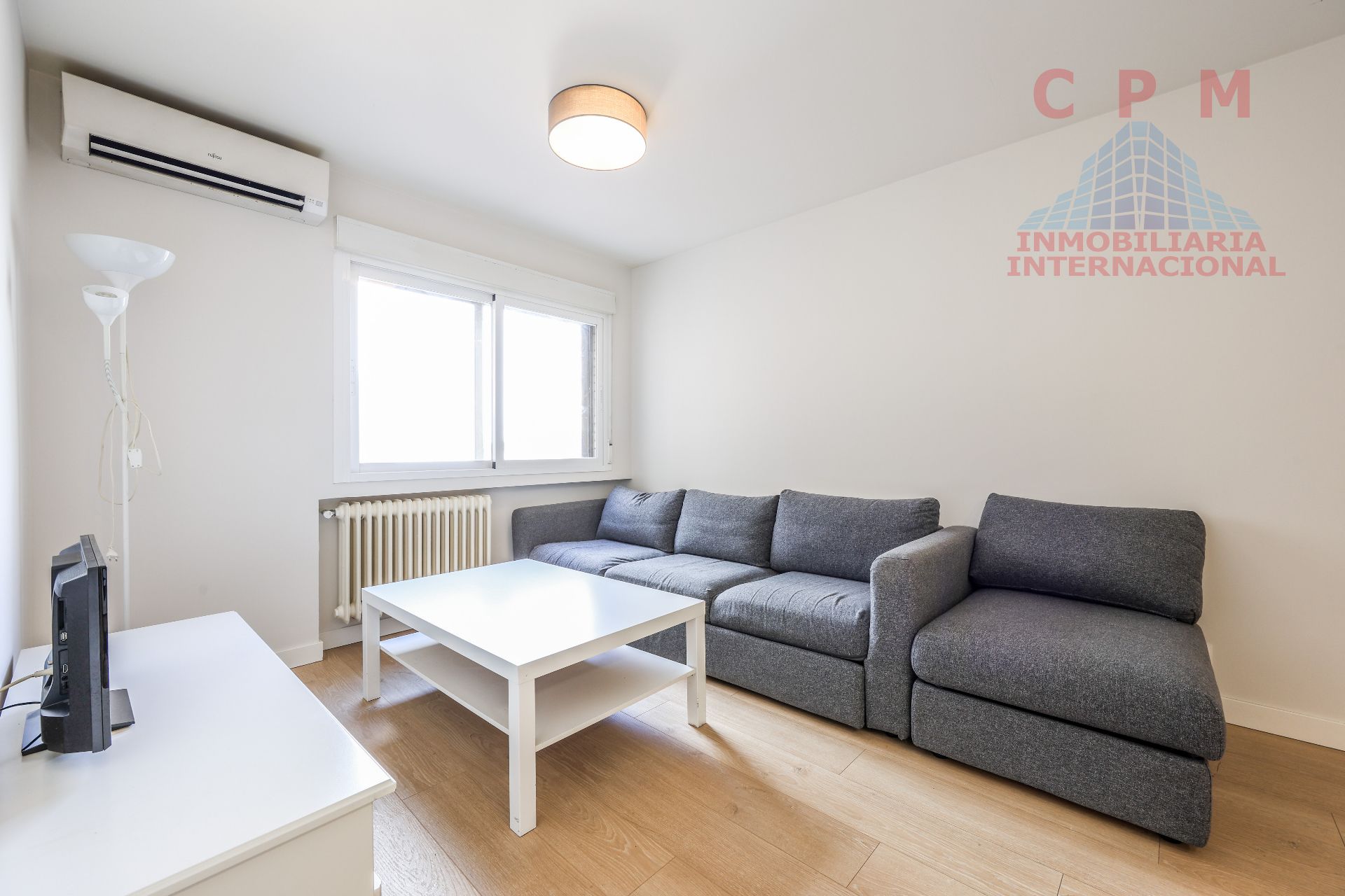 Living room of Flat to rent in  Madrid Capital  with Air Conditioner, Heating and Parquet flooring