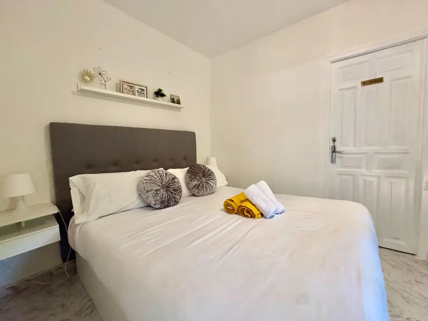 Dormitori de Casa adosada en venda en Ardales amb Jardí privat, Terrassa i Moblat