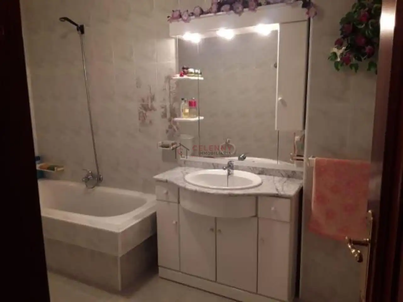 Baño de Piso en venta en Maceda con Calefacción, Parquet y Amueblado