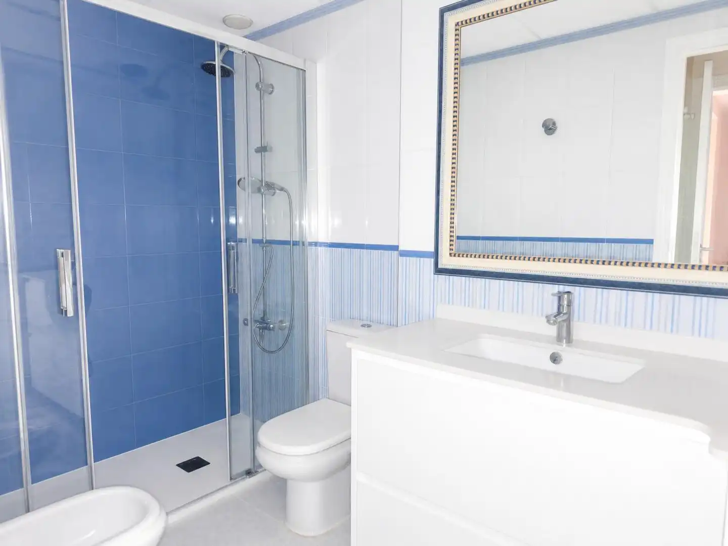 Badezimmer von Wohnung zum Verkauf in La Ràpita mit Klimaanlage, Terrasse und Alarm