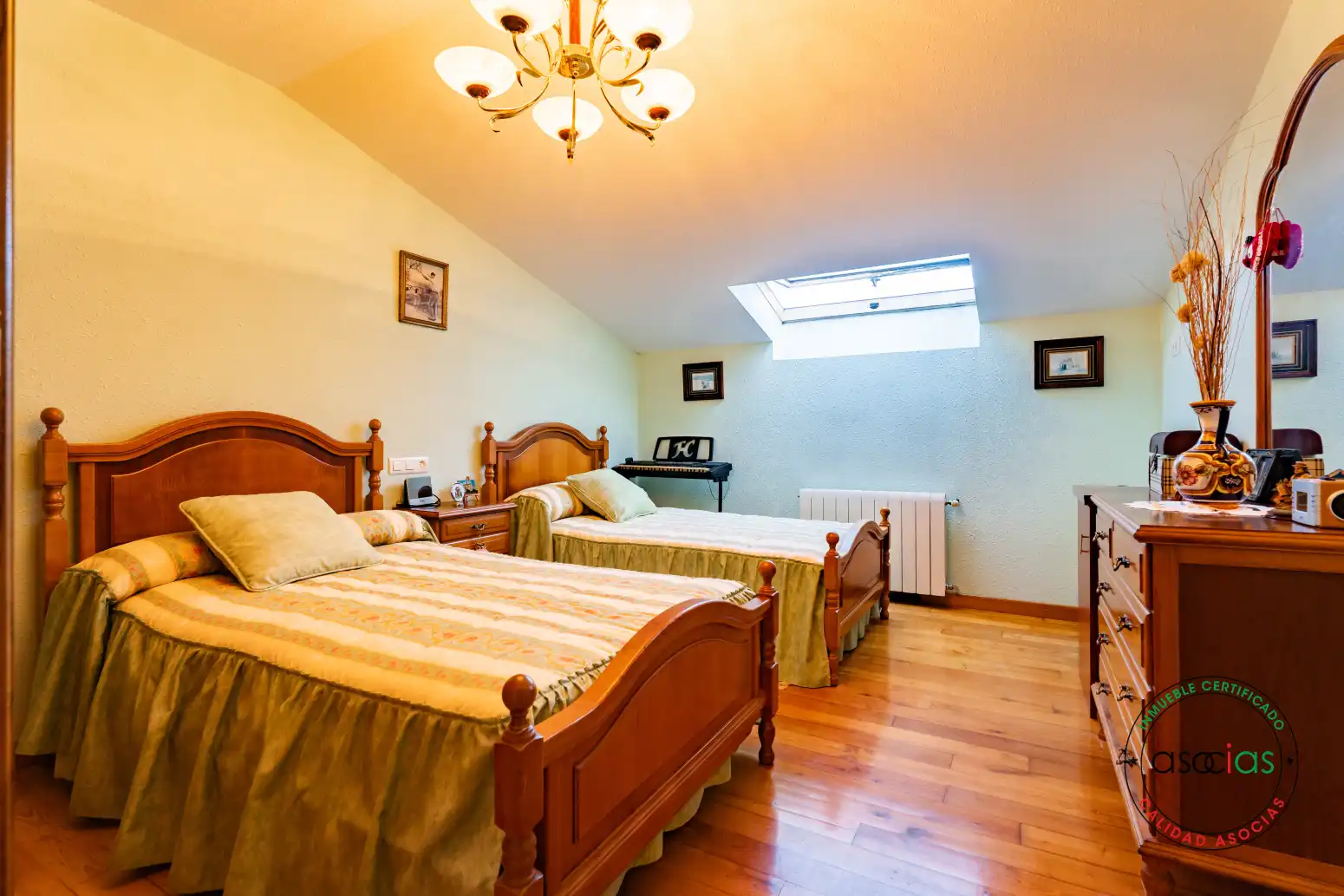 Habitación de Casa o chalet en venta en Gijón  con Calefacción y Amueblado