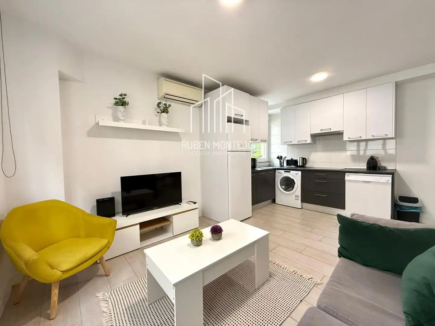 Sala d'estar de Apartament de lloguer en Salamanca amb Aire condicionat, Calefacció i Moblat