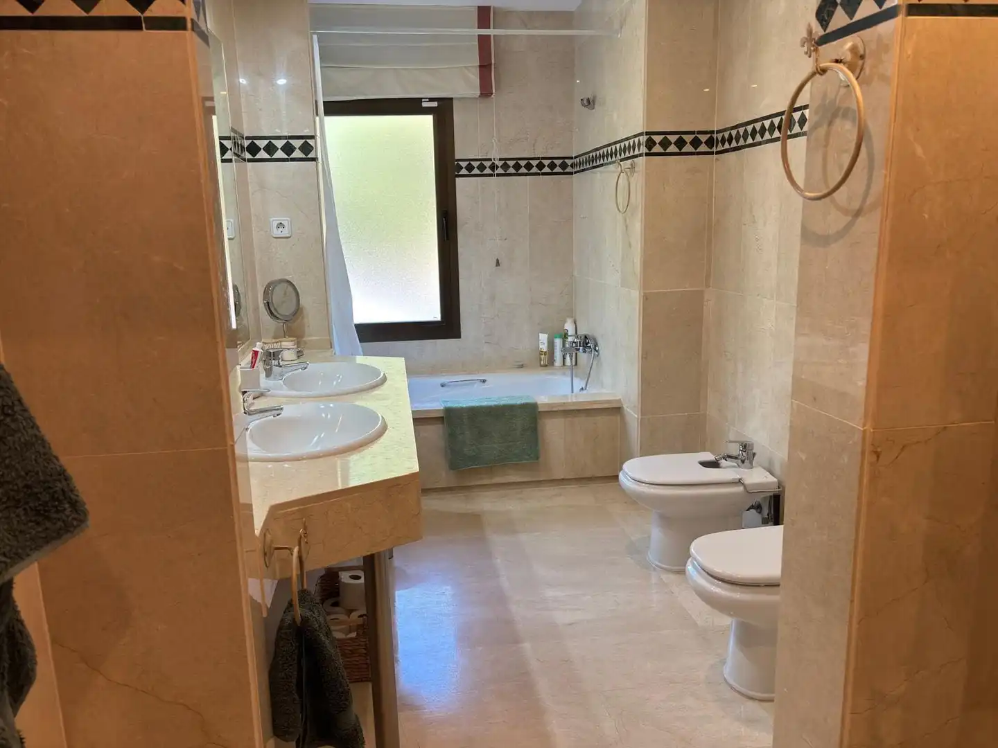 Bany de Apartament de lloguer en Marbella amb Calefacció, Jardí privat i Terrassa