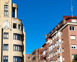 Vista exterior de Pis en venda en Bilbao  amb Calefacció