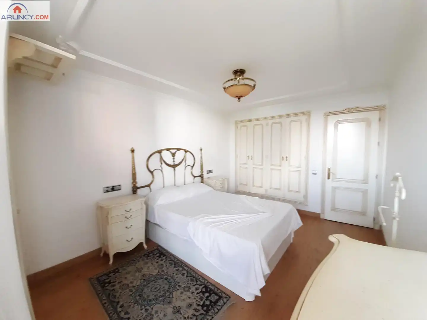 Schlafzimmer von Wohnung zur Miete in Sevilla mit Klimaanlage, Privatgarten und Parkett