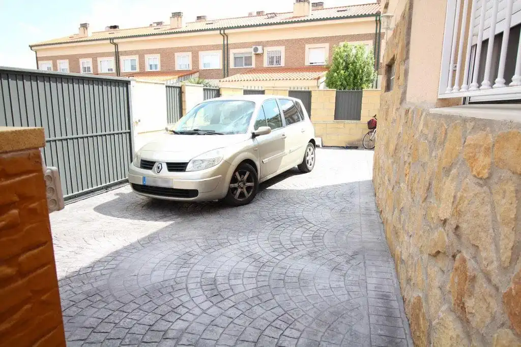 Parking de Casa o chalet en venta en Alovera con Aire acondicionado, Calefacción y Piscina comunitaria