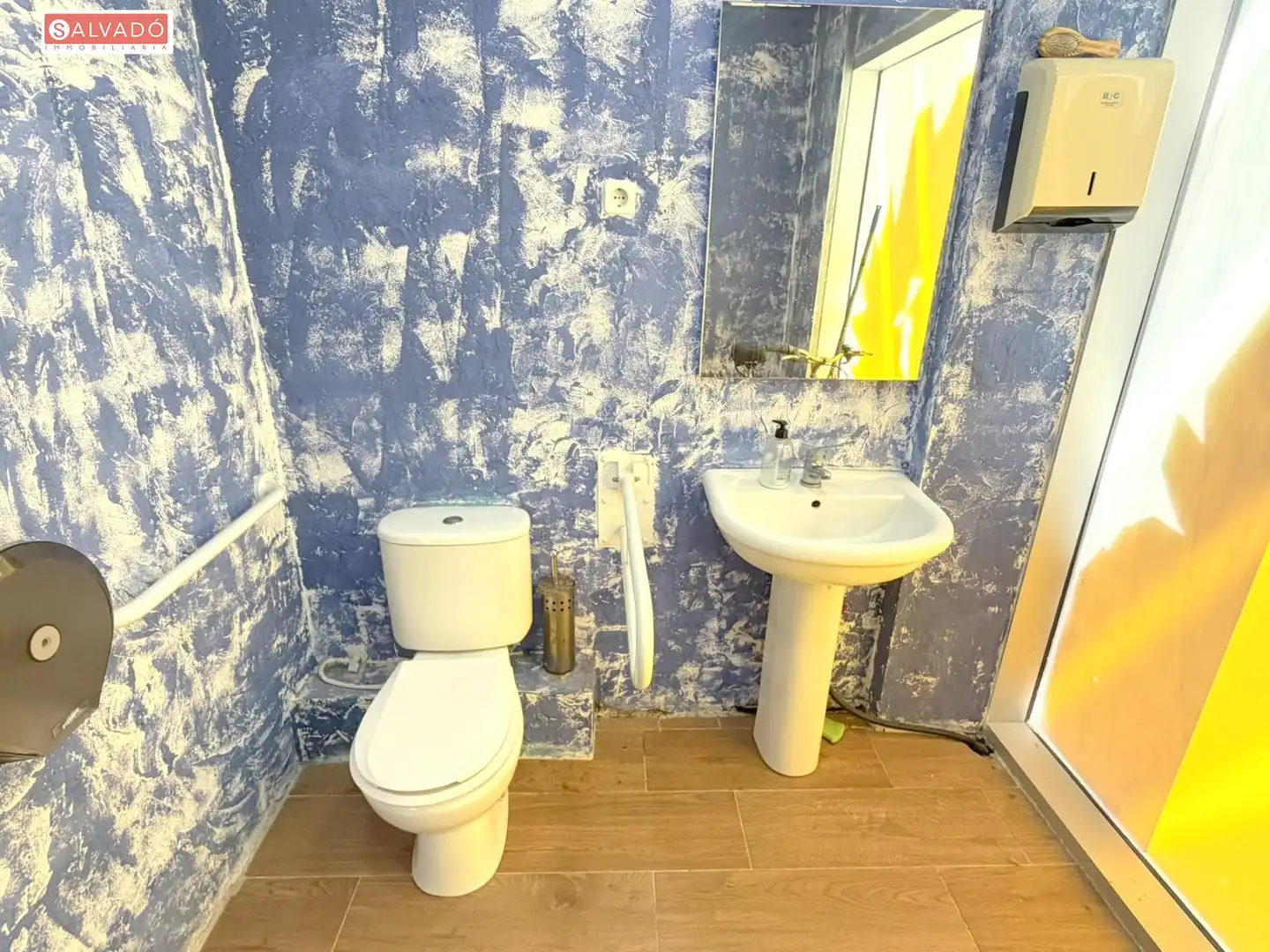 Bathroom of Commercial properties for rent in Calafell  with Air Conditioner and Terrace