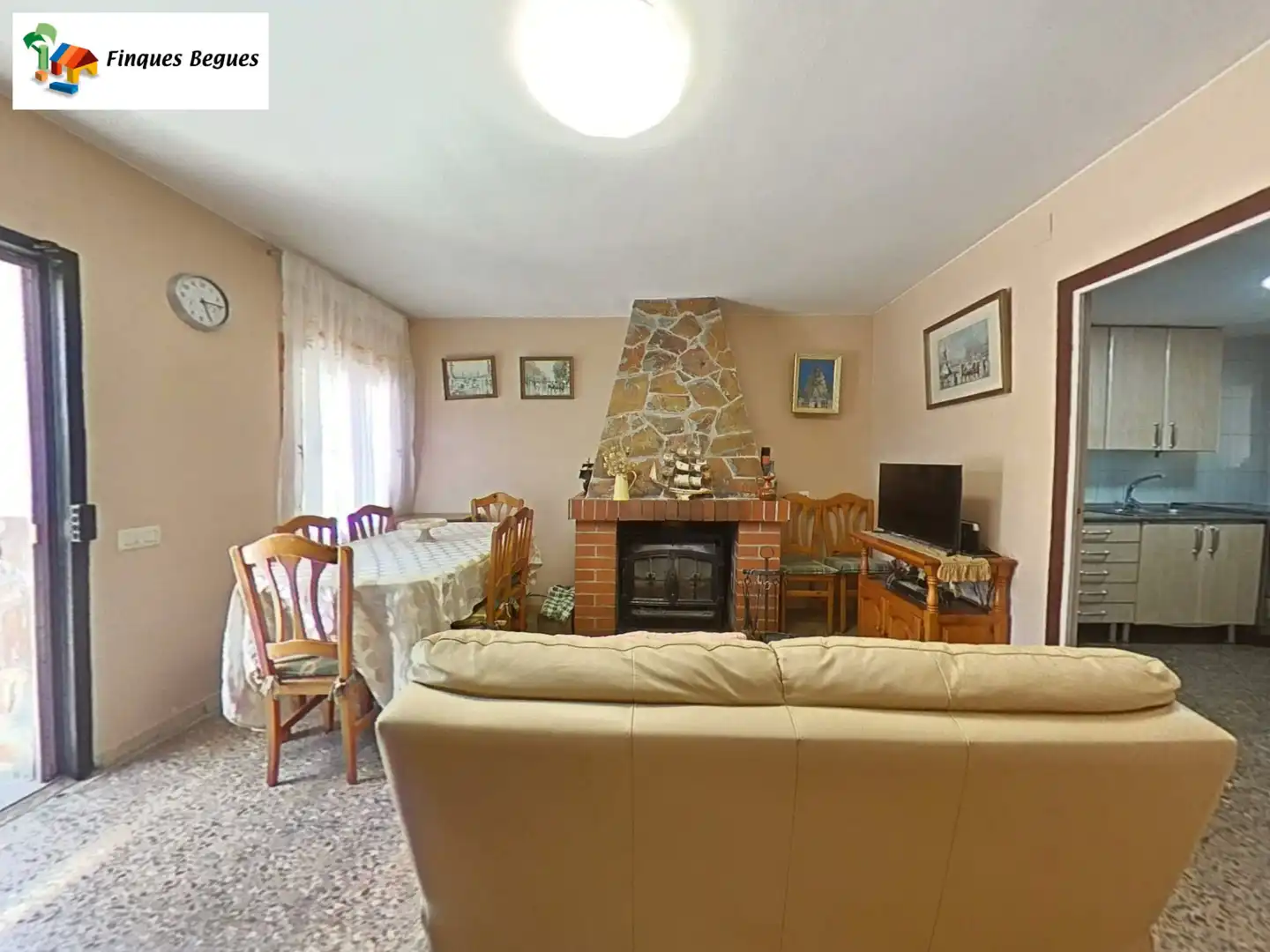 Sala d'estar de Finca rústica en venda en Begues amb Calefacció, Jardí privat i Moblat