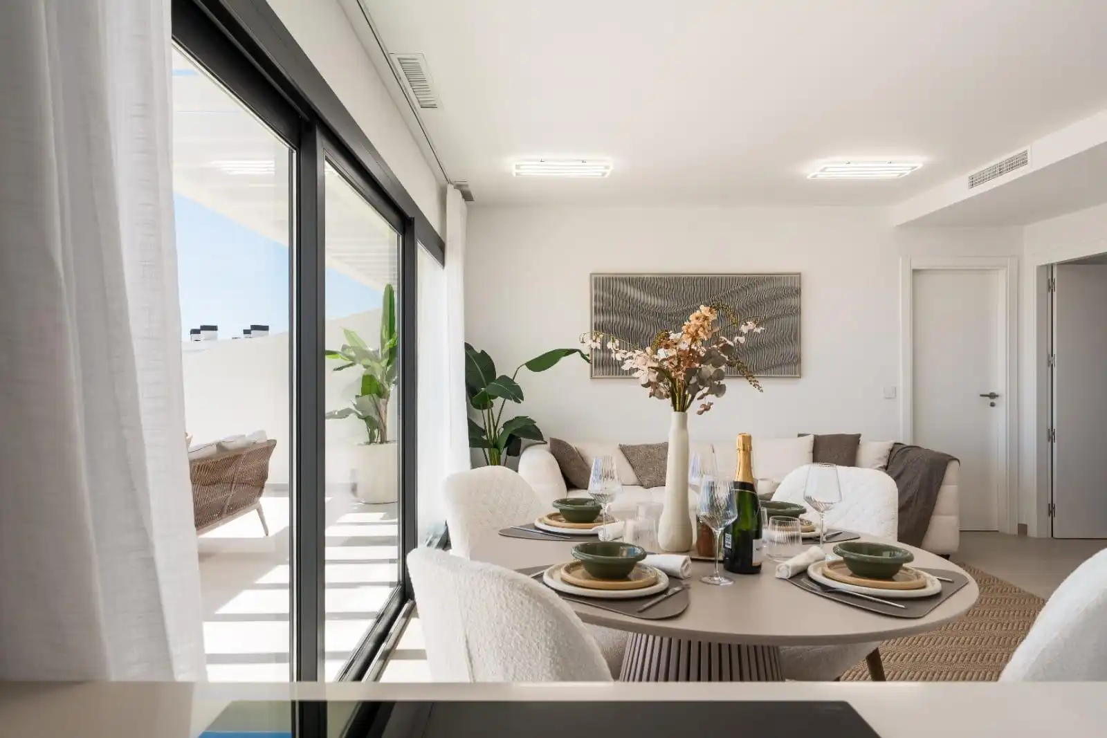 Menjador de Apartament en venda en Mijas amb Jardí privat, Terrassa i Traster