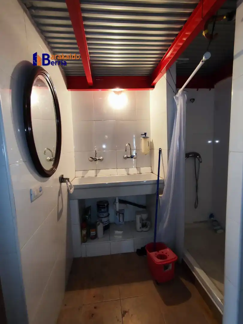 Baño de Nave industrial en venta en Santurtzi  con Alarma