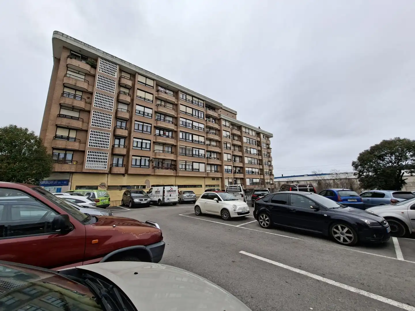Parking de Piso en venta en Torrelavega  con Calefacción, Trastero y Balcón