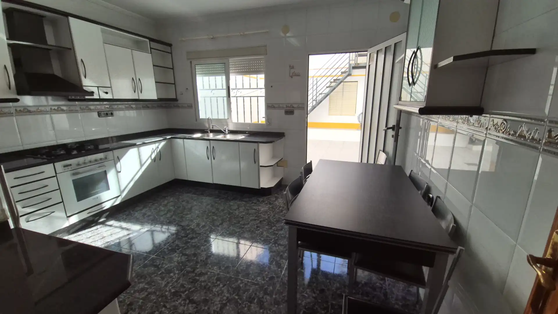 Cuina de Casa adosada en venda en Alcantarilla amb Terrassa, Moblat i Balcó