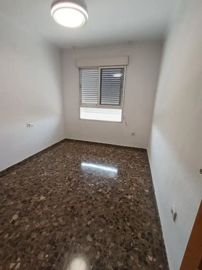 Flat for rent in Mislata  with Balcony