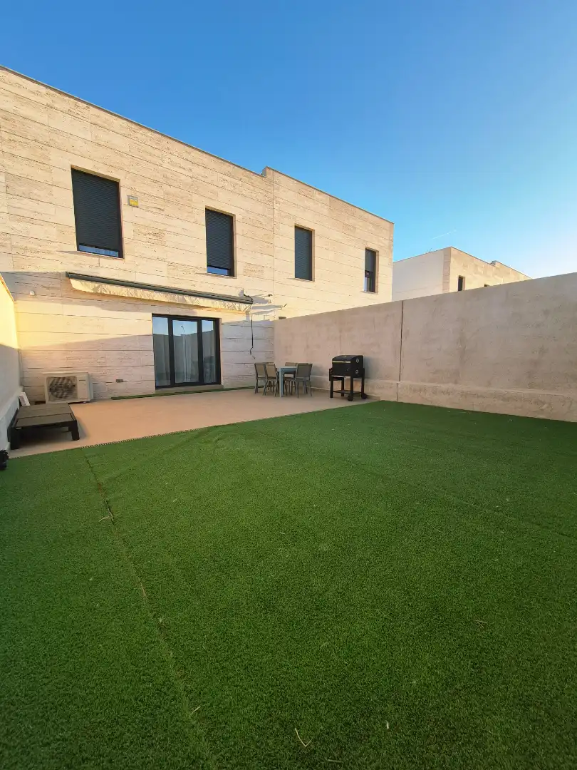 Terrassa de Casa adosada en venda en Yuncos amb Calefacció, Jardí privat i Terrassa