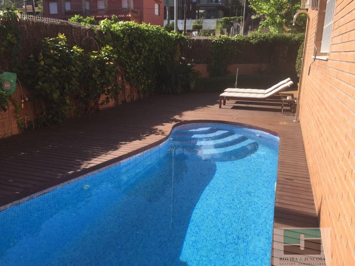 Swimming pool of House or chalet to rent in Castelldefels  with Air Conditioner, Heating and Parquet flooring