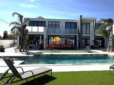 Chalet con piscina en venta en Les Tres Cales