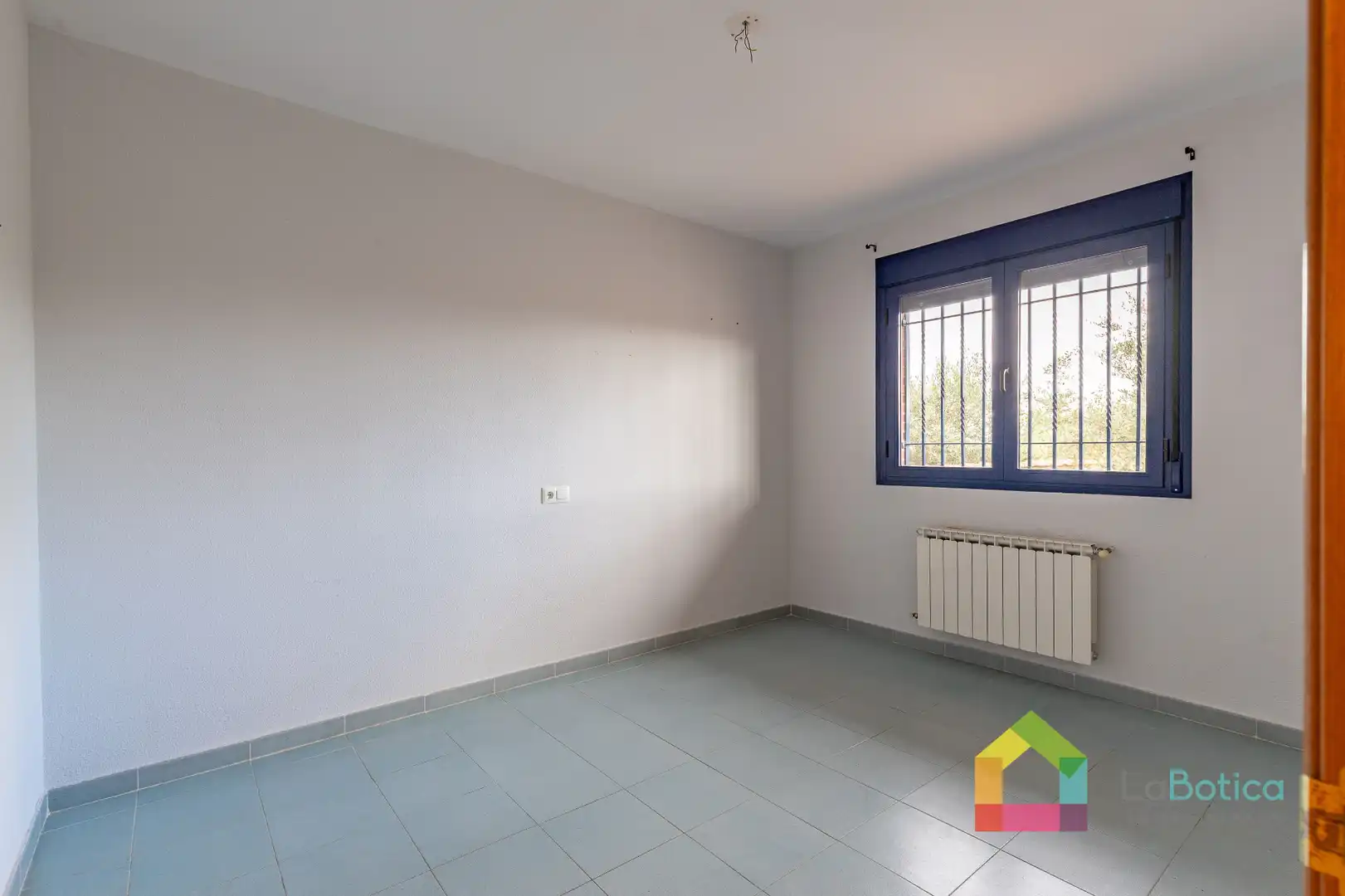 Habitación de Casa adosada en venta en Burguillos de Toledo con Calefacción, Jardín privado y Terraza