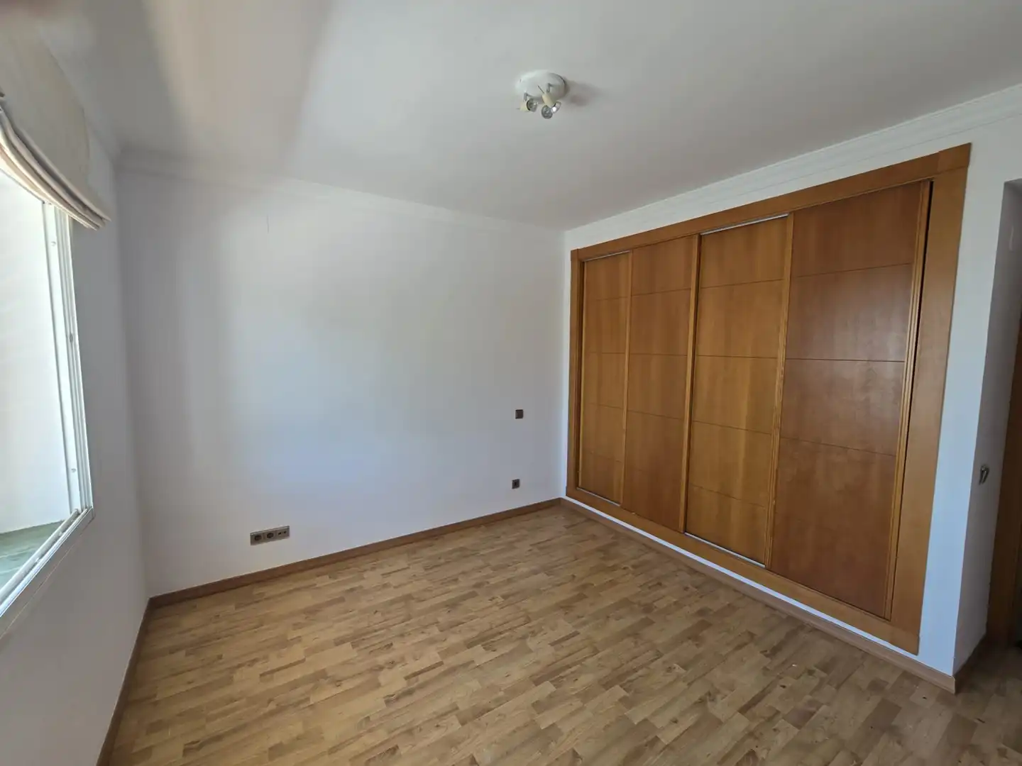 Habitación de Apartamento de alquiler en Marbella con Aire acondicionado, Calefacción y Parquet
