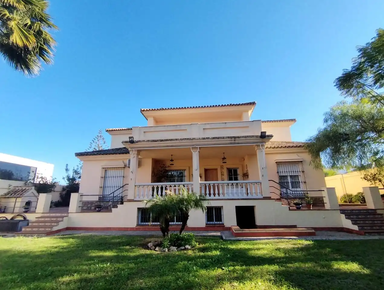 Vista exterior de Casa o chalet en venta en Sanlúcar de Barrameda con Aire acondicionado, Jardín privado y Terraza