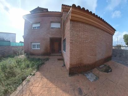 Exterior view of House or chalet for sale in El Vendrell  with Heating, Terrace and Community pool