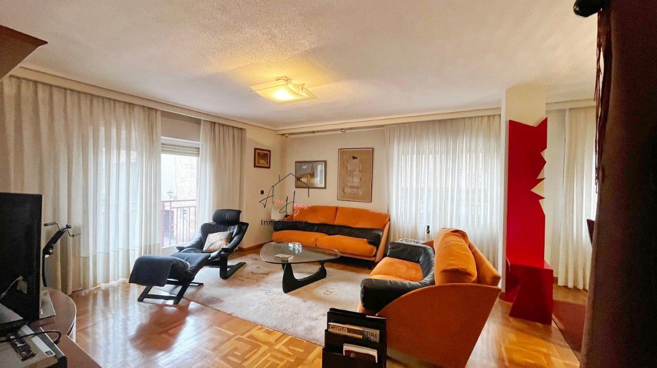 Sala d'estar de Pis en venda en Salamanca Capital amb Aire condicionat, Calefacció i Parquet