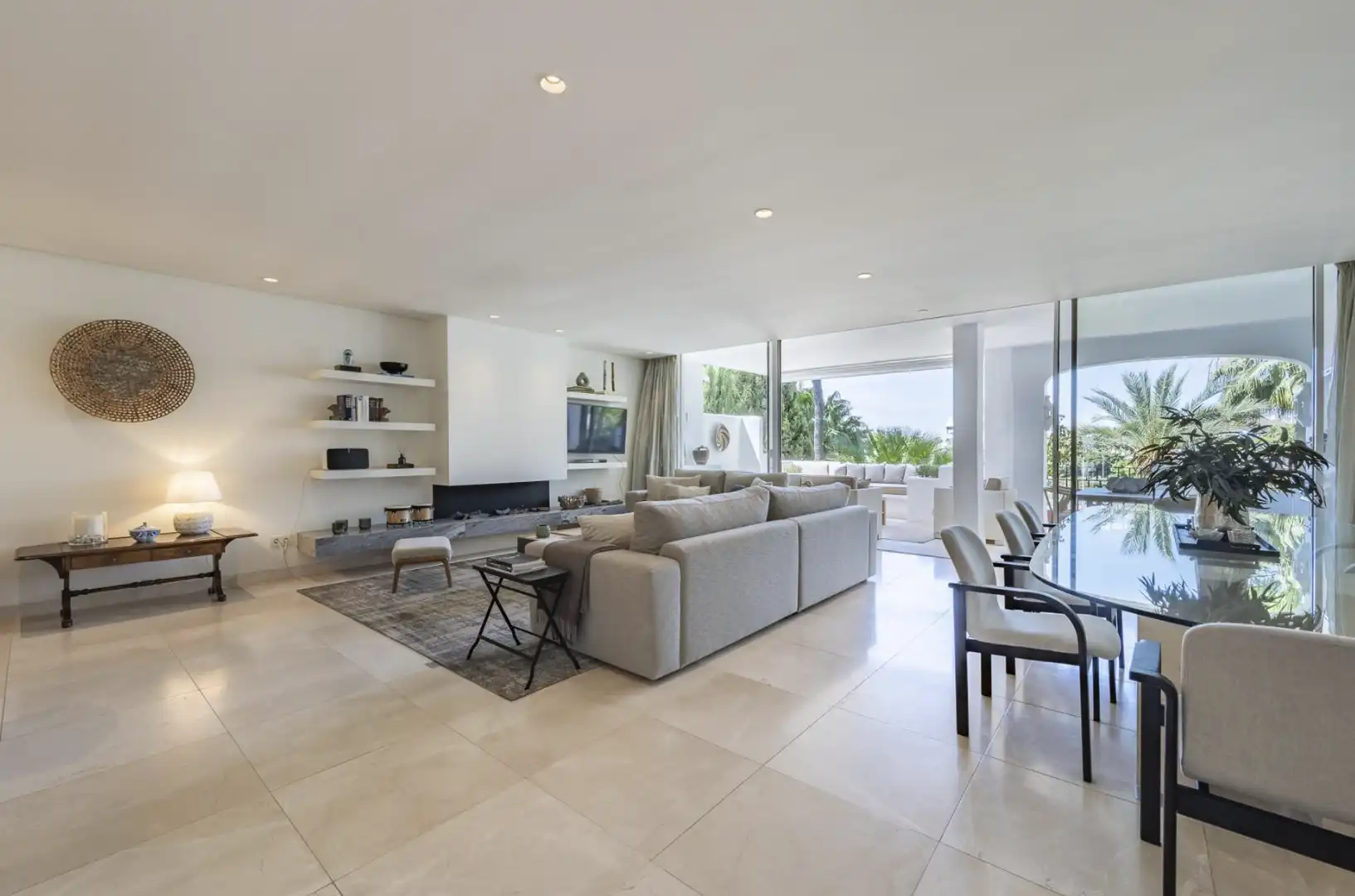 Wohnzimmer von Dachboden zur Miete in Marbella mit Klimaanlage, Schwimmbad und Möbliert