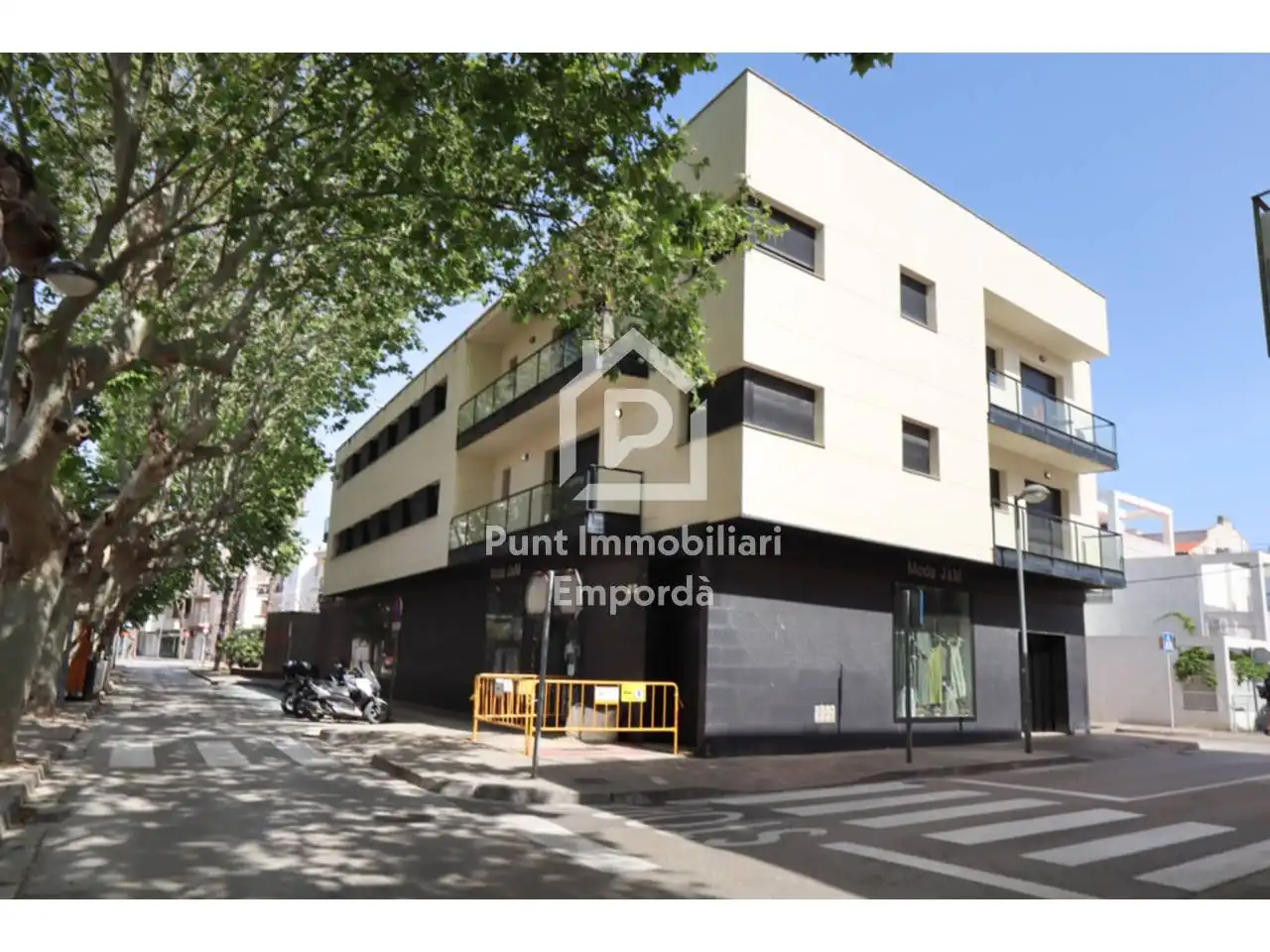 Exterior view of Flat for sale in Llançà  with Air Conditioner, Heating and Parquet flooring