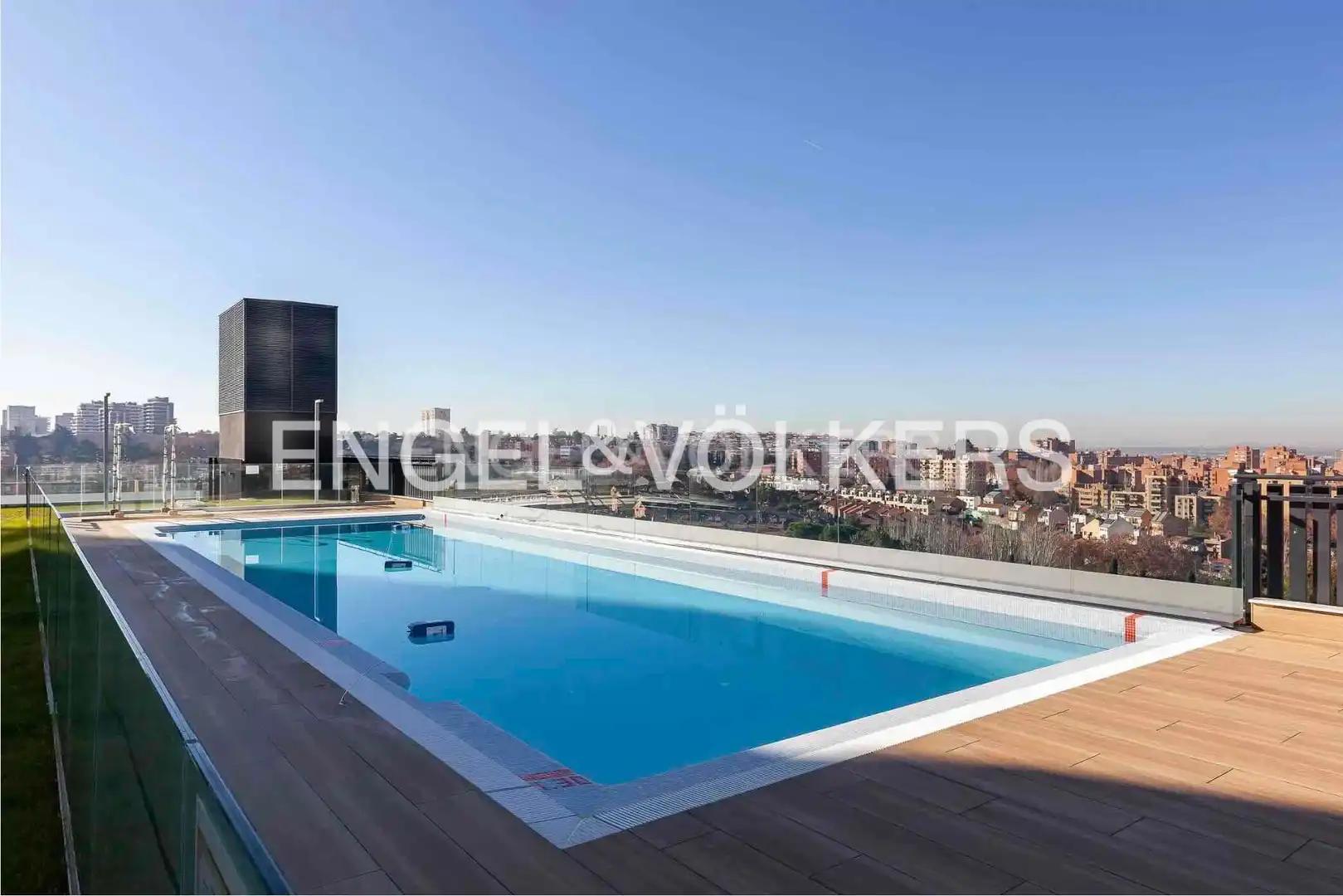 Piscina de Pis en venda en Madrid amb Aire condicionat, Calefacció i Terrassa