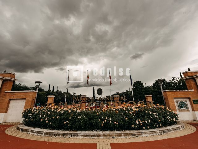 Garden of Flat for sale in Pinto  with Air Conditioner