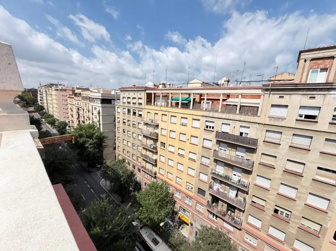 Außenansicht von Wohnung zum Verkauf in Barcelona mit Terrasse