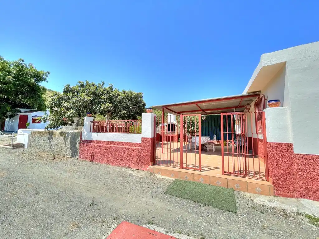 Terrassa de Finca rústica en venda en Benamocarra amb Jardí privat, Moblat i Forn
