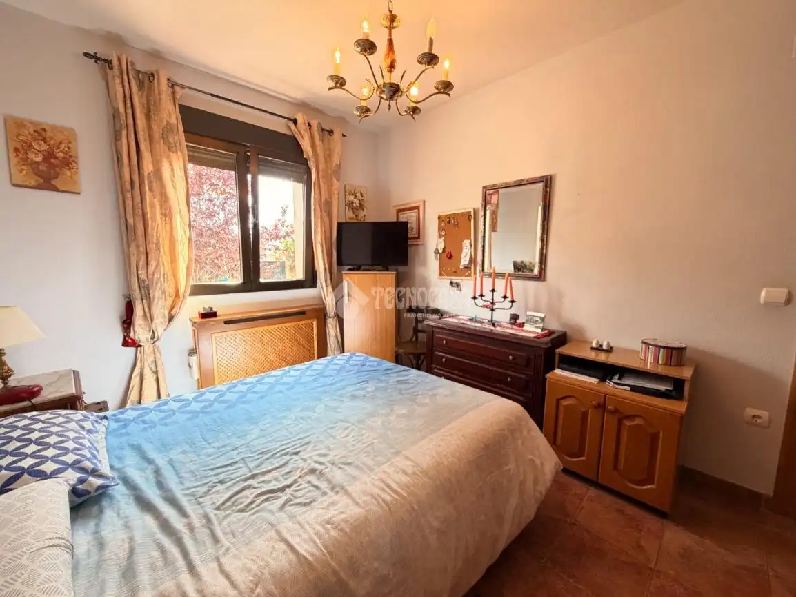Habitación de Casa adosada en venta en Segovia con Calefacción