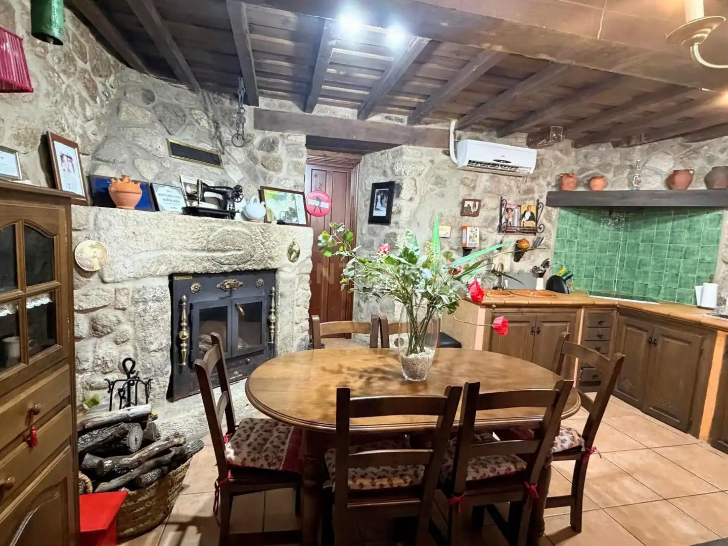 Esszimmer von Country house zum Verkauf in Villamiel mit Klimaanlage, Mikrowelle und Fernseher