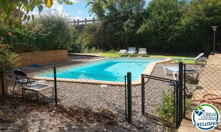 Piscina de Casa o xalet en venda en Sant Miquel de Fluvià amb Aire condicionat, Calefacció i Terrassa