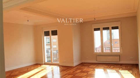 Photo 3 of Flat for rent in Calle de Santa Engracia, Cuatro Caminos - Azca, Madrid Capital