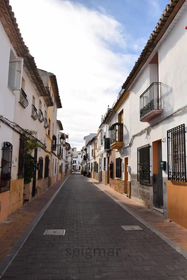 Vista exterior de Casa adosada en venta en La Nucia con Terraza, Horno y Lavadora