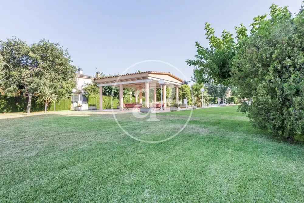Jardí de Casa adosada en venda en Castellón de la Plana / Castelló de la Plana amb Aire condicionat, Calefacció i Jardí privat